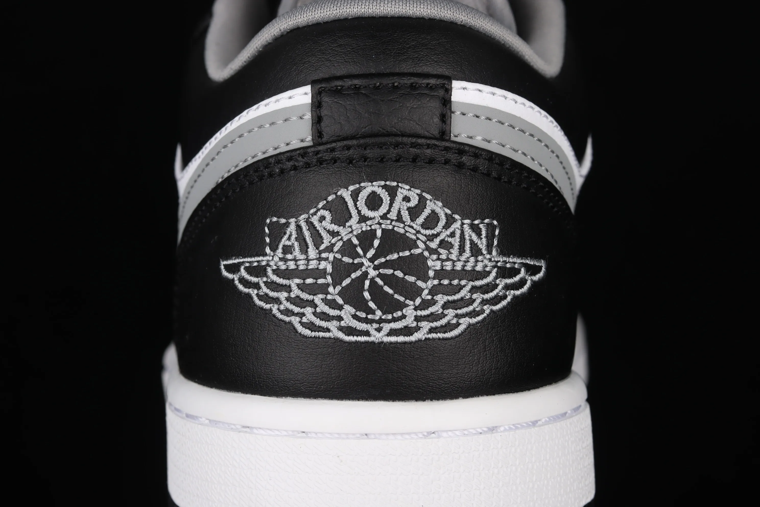 All categories Air Jordan Jordan series basketball shoes Air Jordan 1 Low G version pure original Air Jordan 1 Low AJ1 Joe 1 black and white gray low-top cultural leisure sports sneakers 553558-040